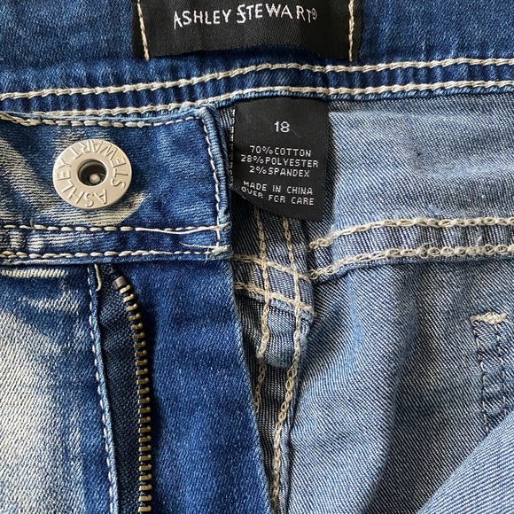 Denim Cropped Jeans - Picture 4 of 4